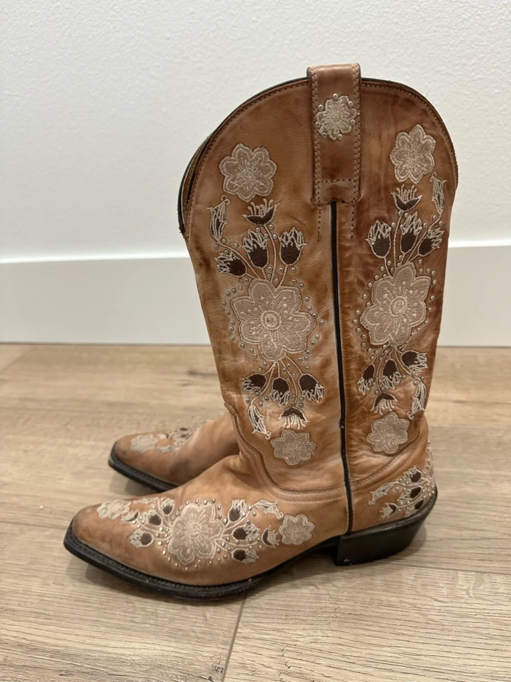 Shyanne Women’s Embroidery floral Tan Leather Western Cowboy Cowgirl Boots 8 - Picture 3 of 10